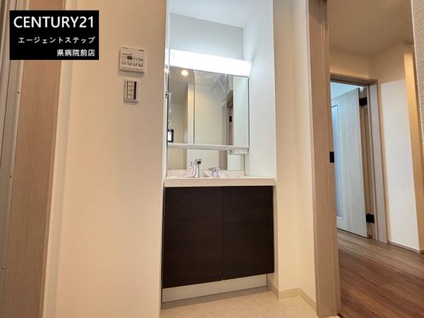 　洗面台・洗面所　洗面台・洗面所が明るい印象です