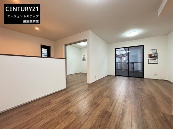 　リビング　リビングは広々としています