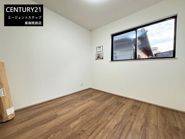 　洋室　洋室の明るさが魅力です