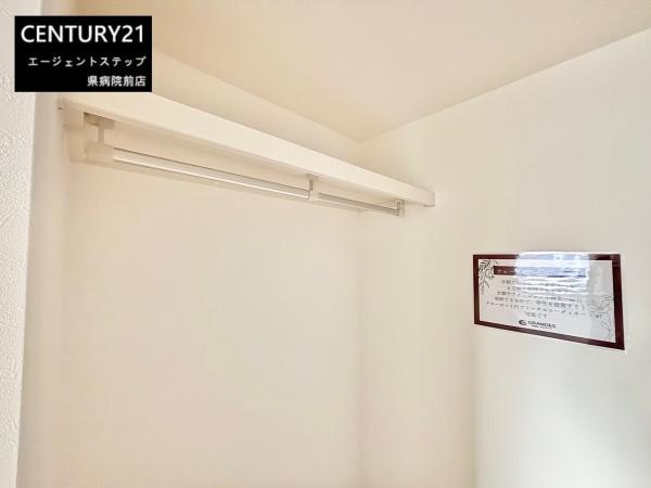 　収納　明るい収納スペースが魅力です