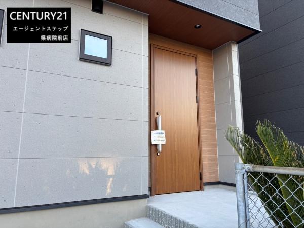 　玄関　デザイン性のある玄関が魅力です