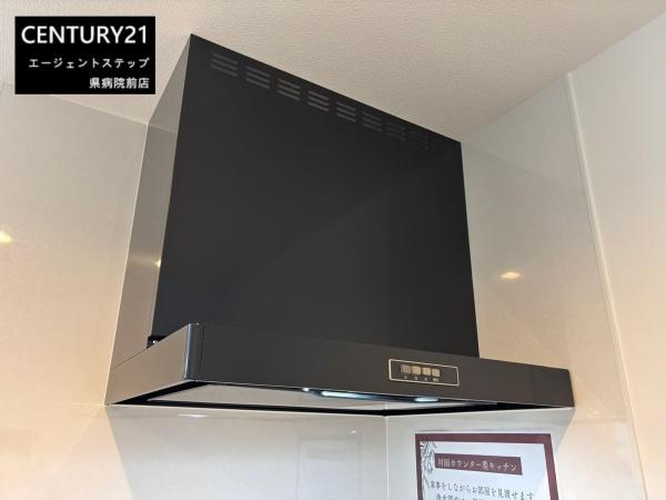 　キッチン　シンプルなキッチン換気設備です