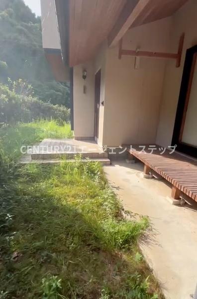 　庭　