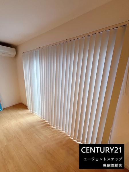 　その他内観　窓のバーチカルブラインド