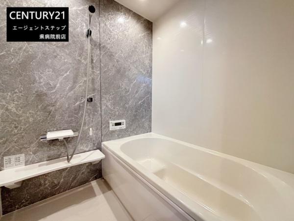 　バス　バスルームが印象的です