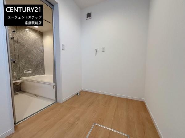 　洗面台・洗面所　洗面台・洗面所が広々としています