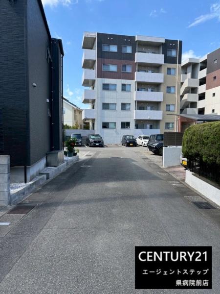 　前面道路含む現地写真　前面道路含む現地写真です