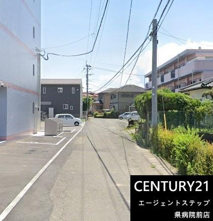 　前面道路含む現地写真　前面道路がゆったりとしています