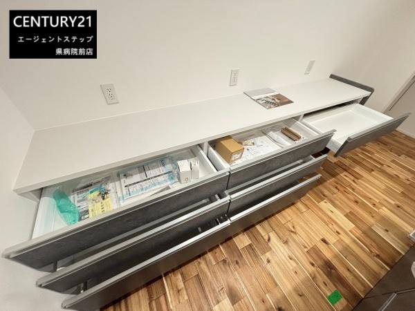 　キッチン　収納力のあるキッチンです