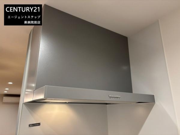 　キッチン　スタイリッシュなキッチン換気扇です