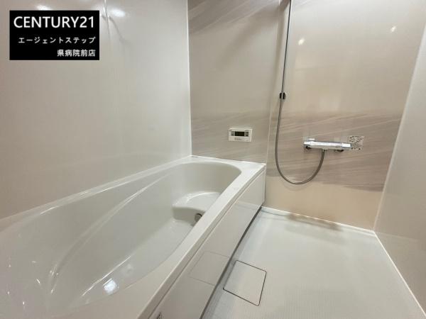 　バス　明るいバス空間です