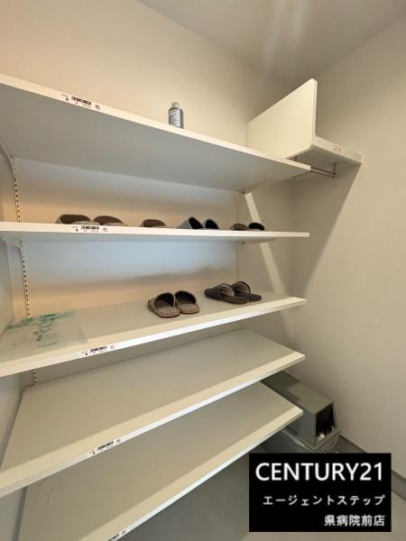　玄関　シューズクローク
