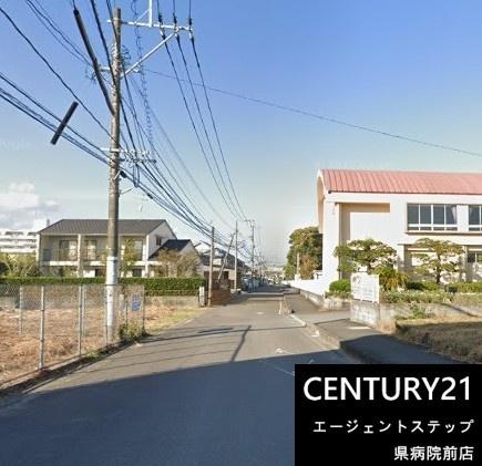 　前面道路含む現地写真　前面道路がゆったりしています