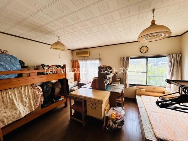 　洋室　洋室の窓から光が入ります