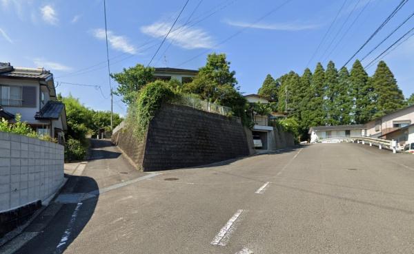 　前面道路含む現地写真　前面道路含む現地写真が印象的です