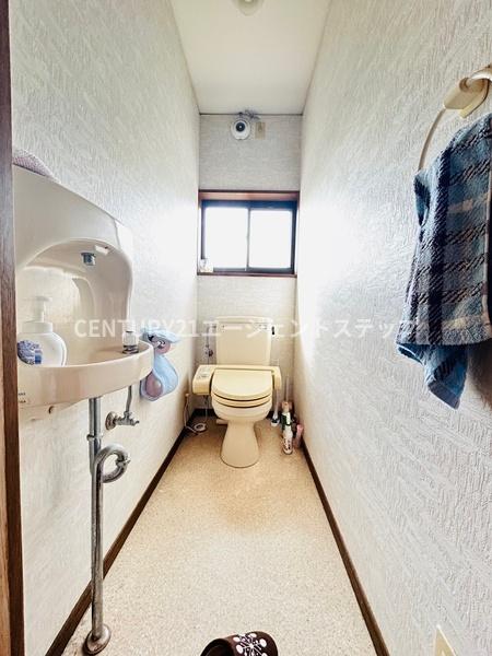 　トイレ　窓付きトイレが魅力です