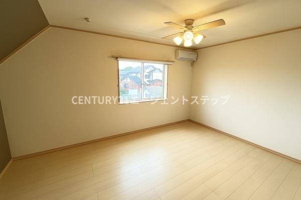 　洋室　洋室の明るい空間です