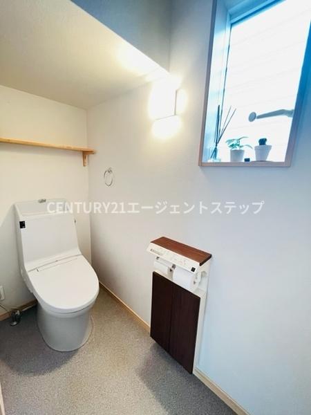 　トイレ　明るく清潔感あるトイレです