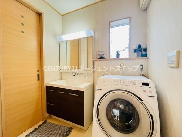 　洗面台・洗面所　洗面台・洗面所が明るい印象です