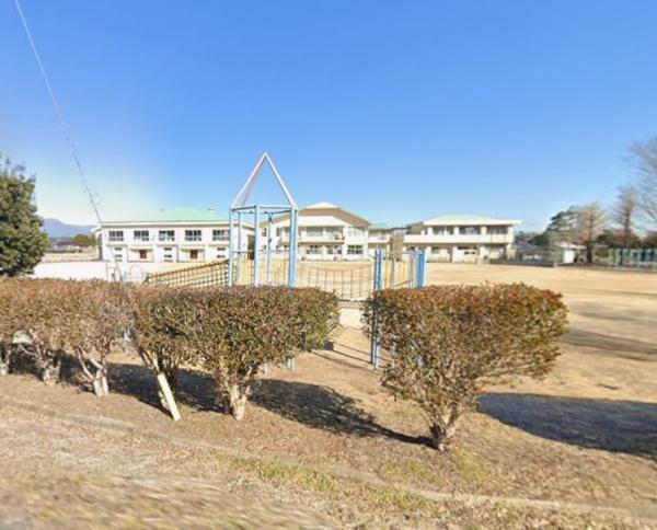 　都城市立乙房小学校（小学校）／935m　