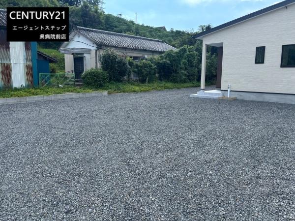 　駐車場　ゆったりと使える駐車場です