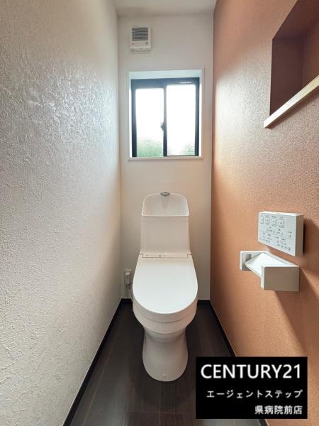 　トイレ　トイレは明るい空間です
