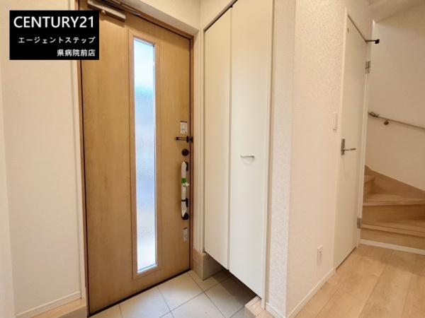 　玄関　収納が豊富な玄関です