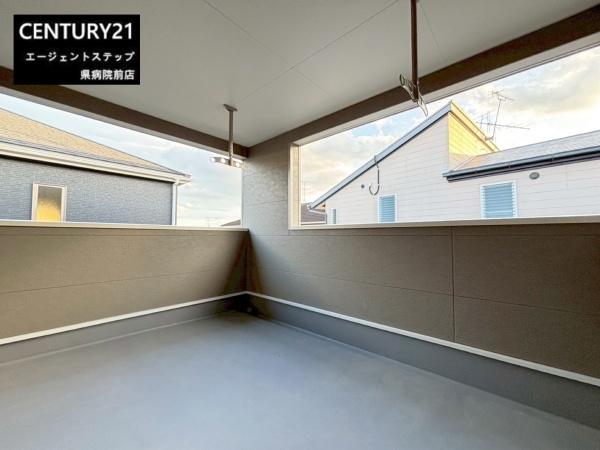 　バルコニー　バルコニーの開放感が印象的です