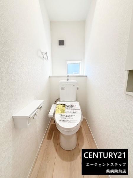 　トイレ　明るいトイレ空間です