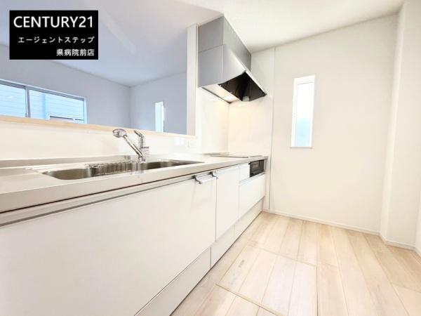 　キッチン　明るいキッチンが広がります