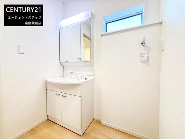 　洗面台・洗面所　洗面台・洗面所が明るい空間です