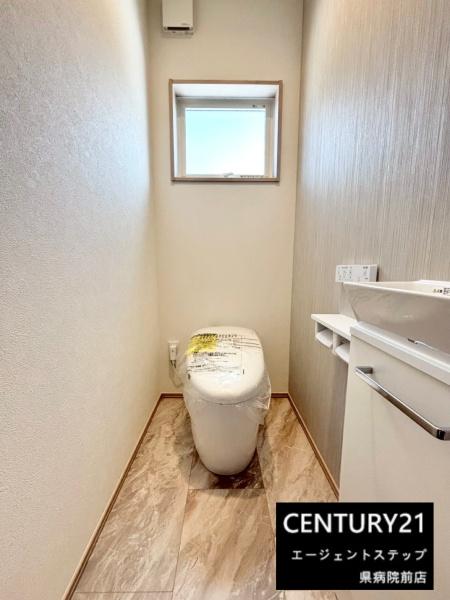 　トイレ　明るく清潔感あるトイレです