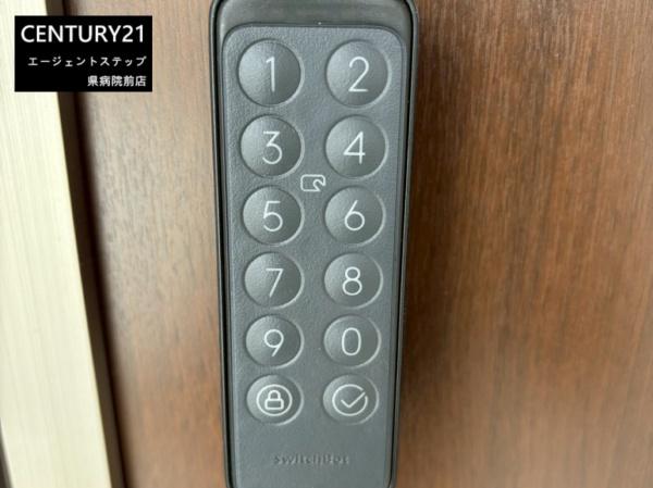　その他　玄関にキーレス設備採用です