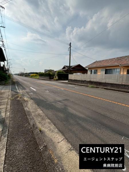 　前面道路含む現地写真　前面道路が広々しています