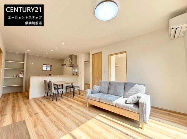 　リビング　開放感のあるリビングです