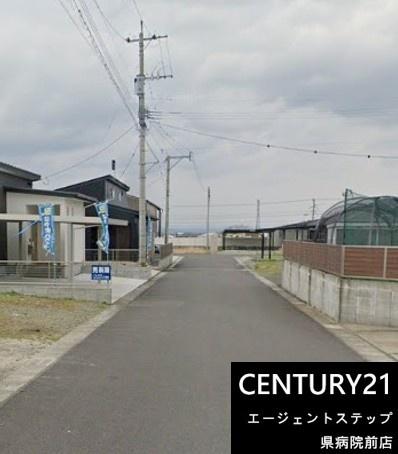 　前面道路含む現地写真　前面道路含む現地写真が印象的です