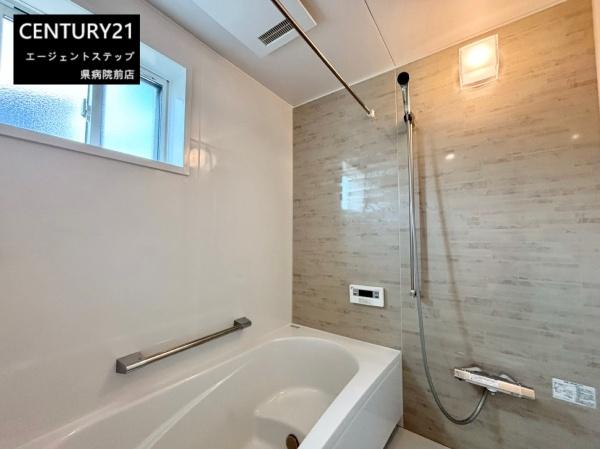 　バス　バスルームは明るい空間です