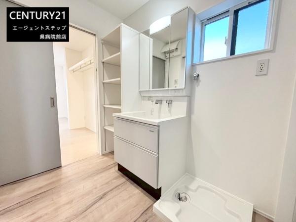 　その他　洗面・脱衣所は明るい空間です