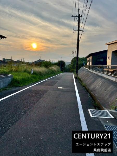 　前面道路含む現地写真　前面道路含む現地写真が特徴です