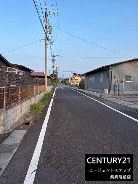 　前面道路含む現地写真　前面道路含む現地写真です