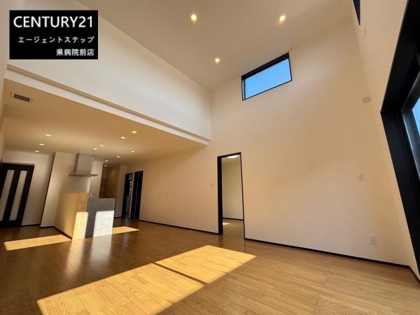 　リビング　開放感あるリビングです