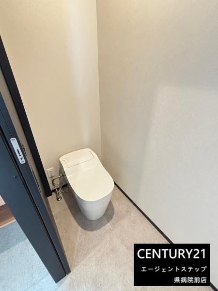 　トイレ　シンプルなトイレ空間です