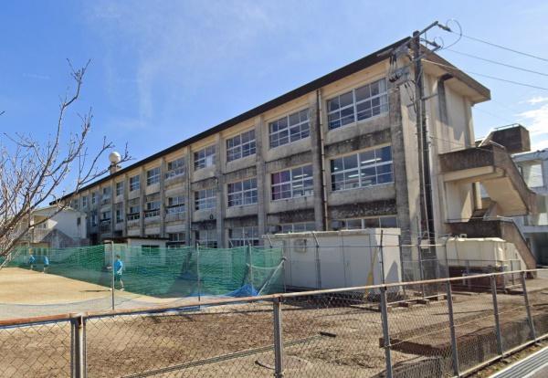 　都城市立五十市中学校（中学校）／869m　