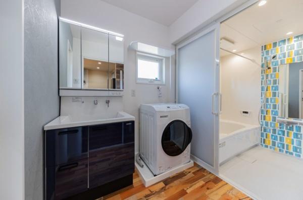 　洗面台・洗面所　洗面台・洗面所が明るい空間です