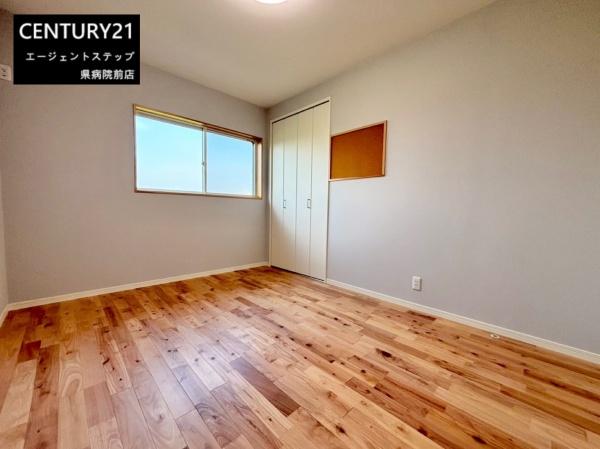 　洋室　洋室の明るい空間です