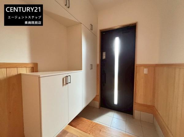 　玄関　収納豊富な玄関が魅力です