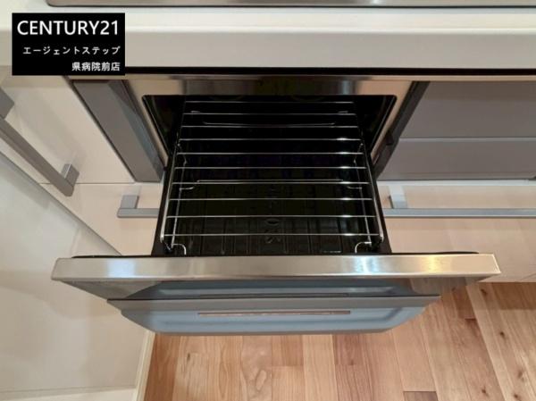 　キッチン　キッチンにオーブン完備です