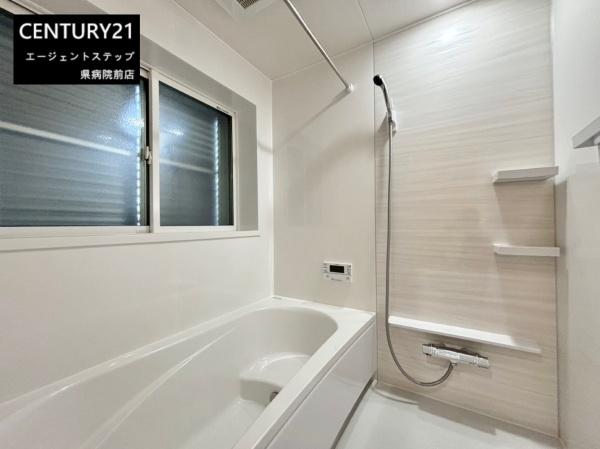 　バス　明るく清潔感のあるバスです