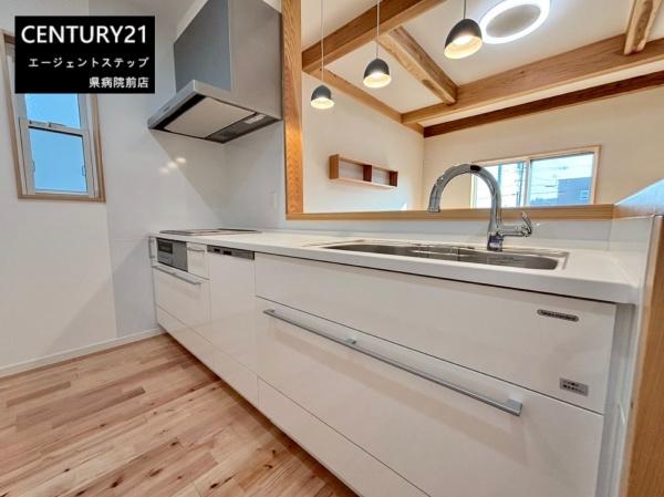 　キッチン　明るく開放的なキッチンです