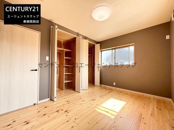 　寝室　落ち着いた寝室空間です